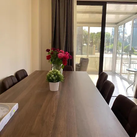 A Sea Breeze Villa Pyla